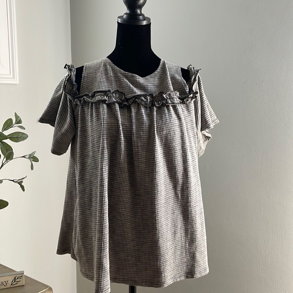 LC Lauren Conrad Top Short sleeve. Size Small